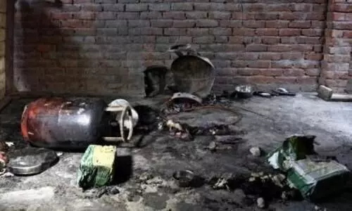 Building collapses in Delhi due to cylinder blast, 8 injured