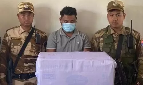 Manipur police intercepts vehicle, seize suspected heroin weighing 3 kgs