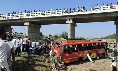 Fifteen killed as bus falls into river in MPs Khargone Fifteen killed as bus falls into river in MPs Khargone
