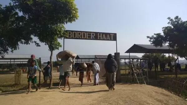 Border haats along India-B’desh frontiers reopens after 3 years Border haats along India-B’desh frontiers reopens after 3 years