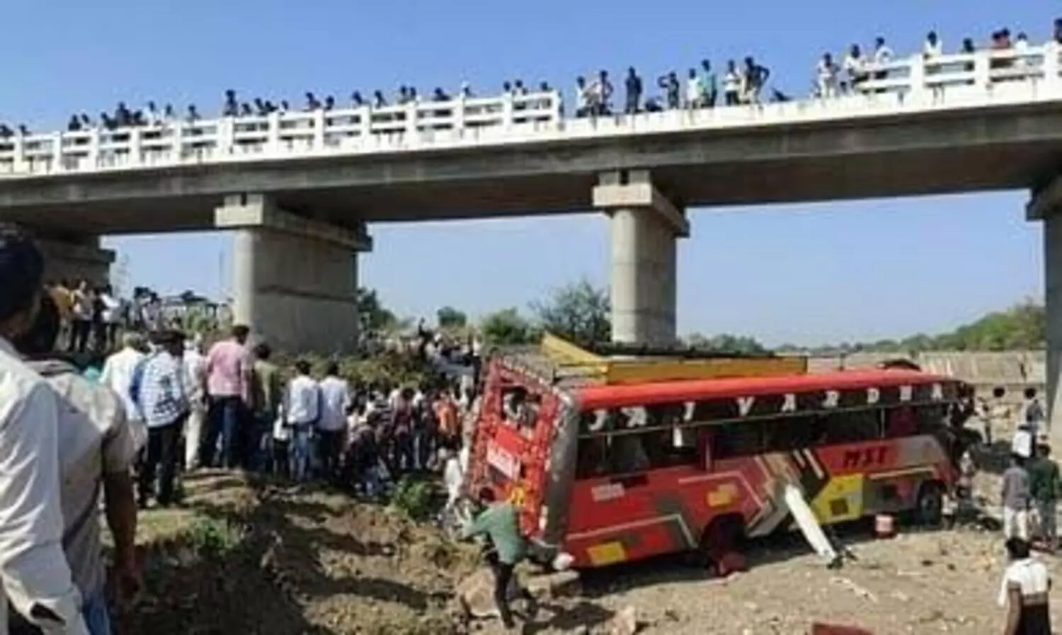 Fifteen killed as bus falls into river in MPs Khargone