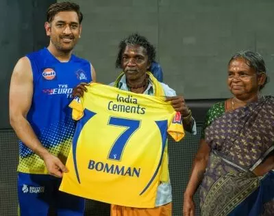 IPL 2023: CSK felicitates Elephant caregivers Bomman, Bellie and Oscar-winning director Kartiki Gonsalves IPL 2023: CSK felicitates Elephant caregivers Bomman, Bellie and Oscar-winning director Kartiki Gonsalves