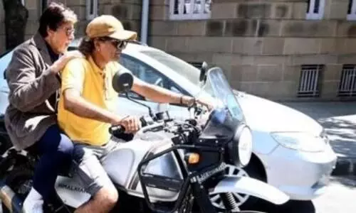 Big B takes bike ride with stranger to reach set on time