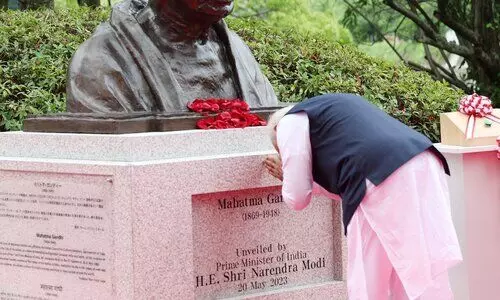 Modi unveils Mahatma Gandhis bust in Hiroshima