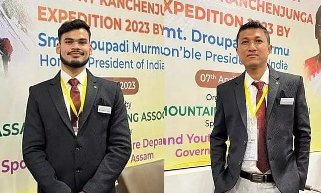 Assam lads unfurl tricolour & Assamese gamosa at Mt. Kanchenjunga Assam lads unfurl tricolour & Assamese gamosa at Mt. Kanchenjunga