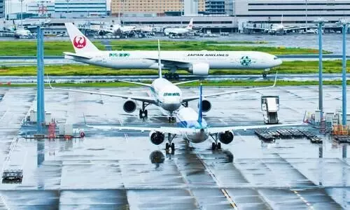 2 passenger planes collide at Tokyo airport