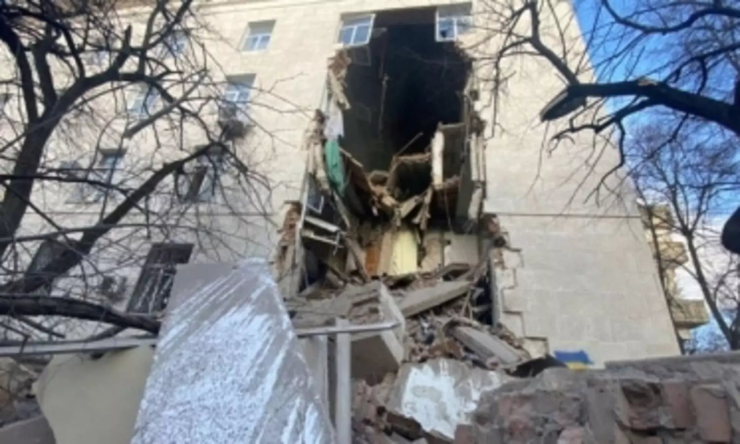 3 dead, 25 injured in Russian missile strike on Ukrainian city