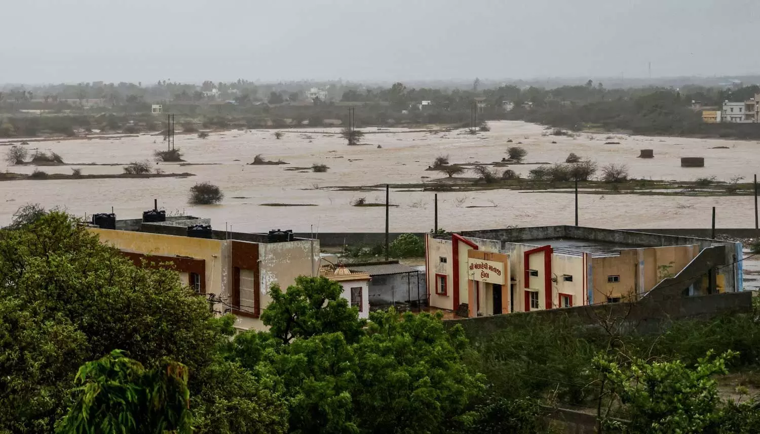 No lives lost after Cyclone Biparjoy landfall in Gujarat: NDRF DG No lives lost after Cyclone Biparjoy landfall in Gujarat: NDRF DG