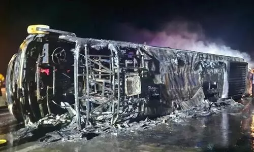 25 passengers charred to death as luxury bus catches fire in Maharashtra