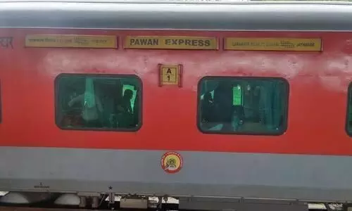 Pawan express runs for 10 km with broken wheel in Bihar