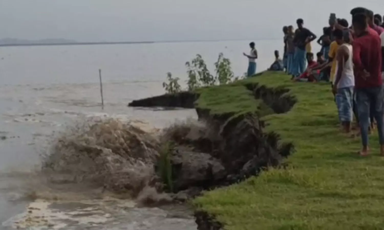 Biswanath Chariali: Massive land erosion by Brahmaputra posing threat to Panpur Embankment