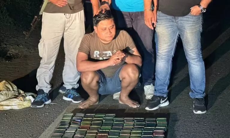 Assam: Heroin worth Rs. 16 crore seized in Sonapur toll gate, 1 held Assam: Heroin worth Rs. 16 crore seized in Sonapur toll gate, 1 held