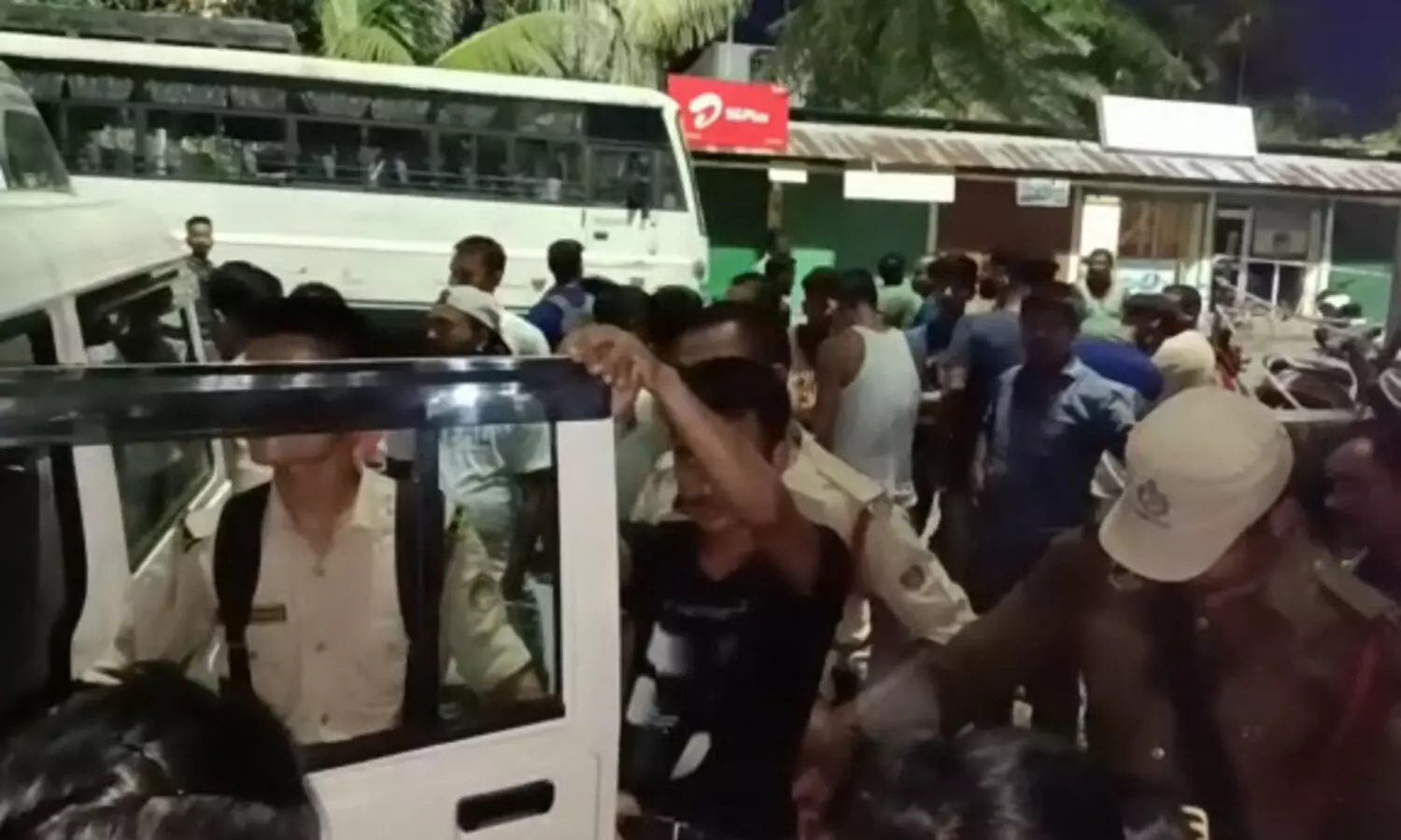 Police personnel in physical fight with driver in Digboi