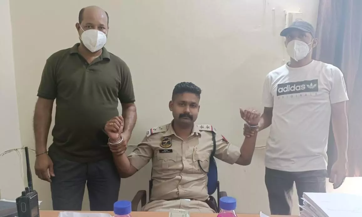 Assam cop caught red handed while accepting Rs 20K bribe Assam cop caught red handed while accepting Rs 20K bribe