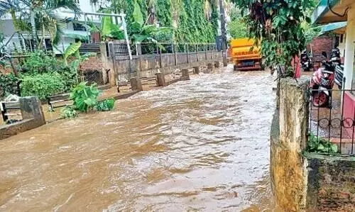 Locals blame PWD for irregular desiltation work