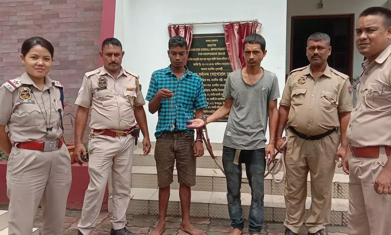 Biswanath Police arrest two robbers, recovers huge quantity of gold ornaments