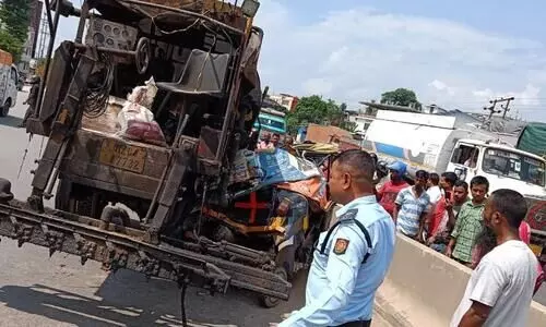 Major road mishap at Boragaon under construction flyover, 1 injured