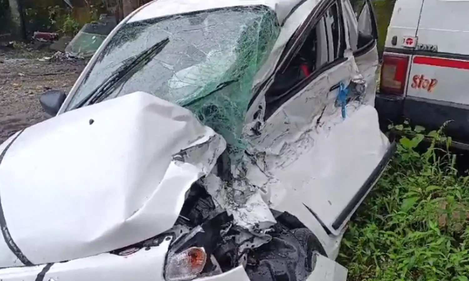 Major road accident kills 2; injures 3 in Barpeta