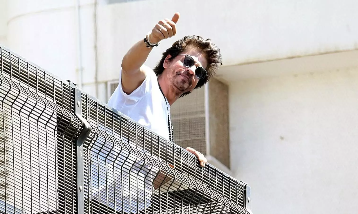 Shah Rukh Khan’s security raised to Y+ after death threats Shah Rukh Khan’s security raised to Y+ after death threats