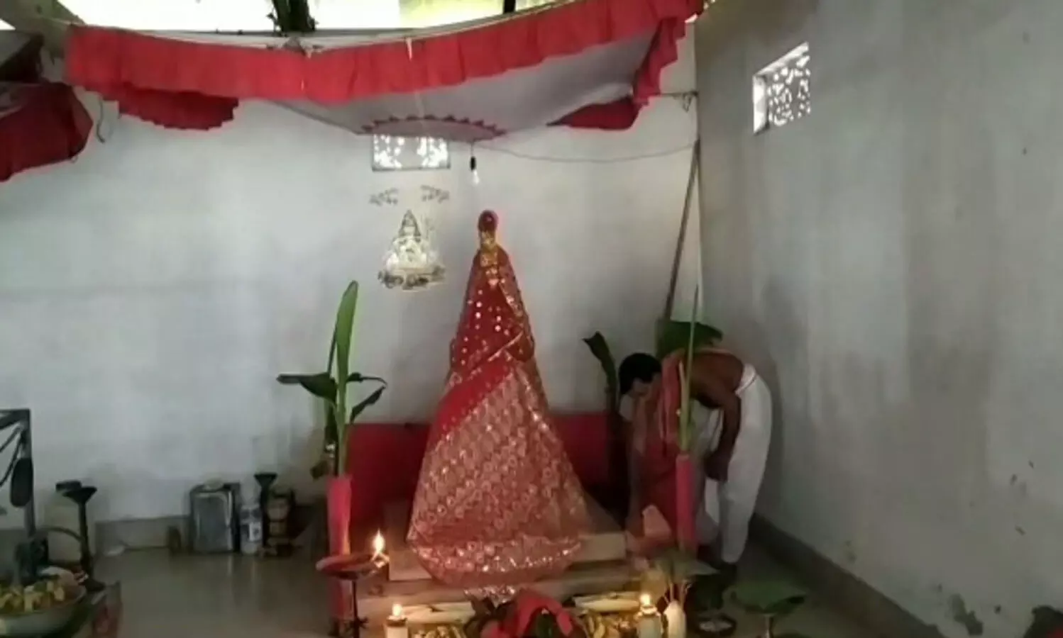 Assam: Eco-friendly Durga idol installed in Barpeta