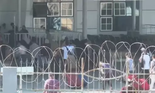 Egypt opens Rafah border for limited evacuation