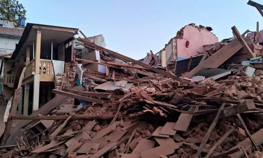 6.4 magnitude earthquake hits Nepal, over 100 killed 6.4 magnitude earthquake hits Nepal, over 100 killed