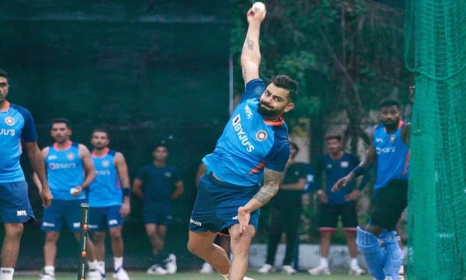 Dravid calls Kohli ‘wrong-footed in-swinging menace’