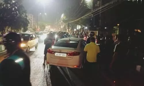 2 injured in collision of two vehicles at Commerce point