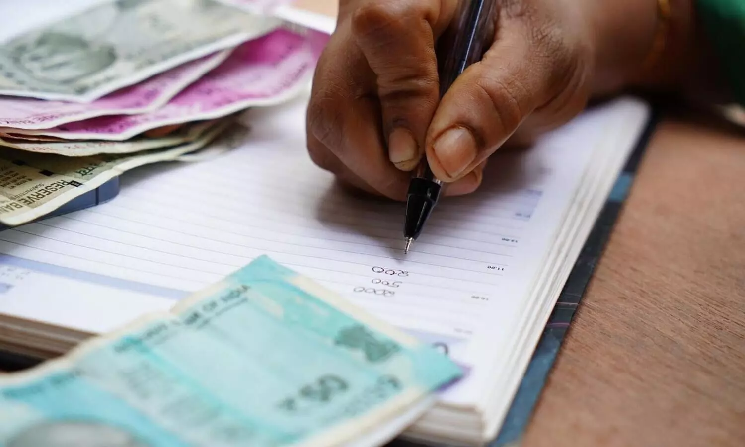 Sivasagar: Vigilance operation leads to arrest of Lat Mandal in bribery case