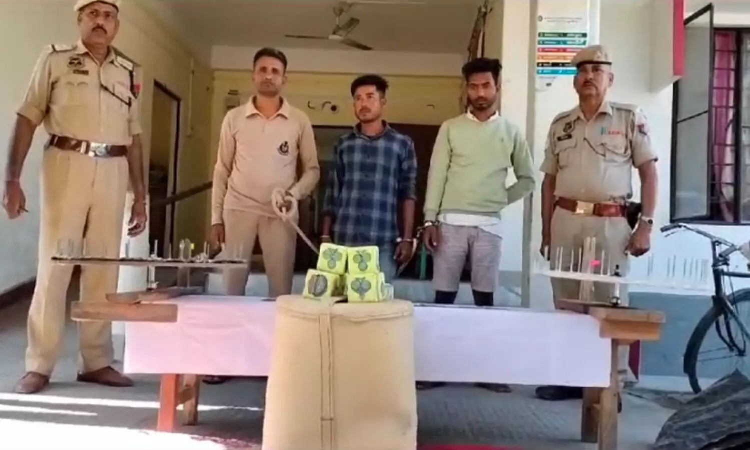 Bijni: 2 gamblers caught red-handed while gambling; arrested