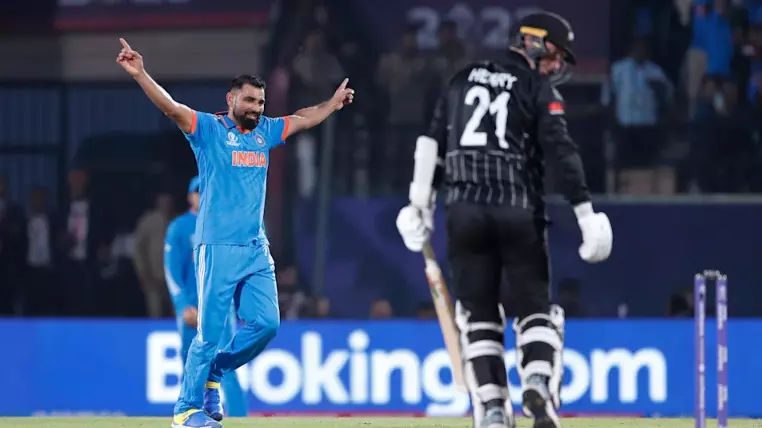India wins toss, opts to bat against NZ in semi-final clash at ICC World Cup India wins toss, opts to bat against NZ in semi-final clash at ICC World Cup