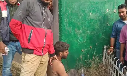 Truck driver knocked down from Khanapara flyover by unidentified miscreants