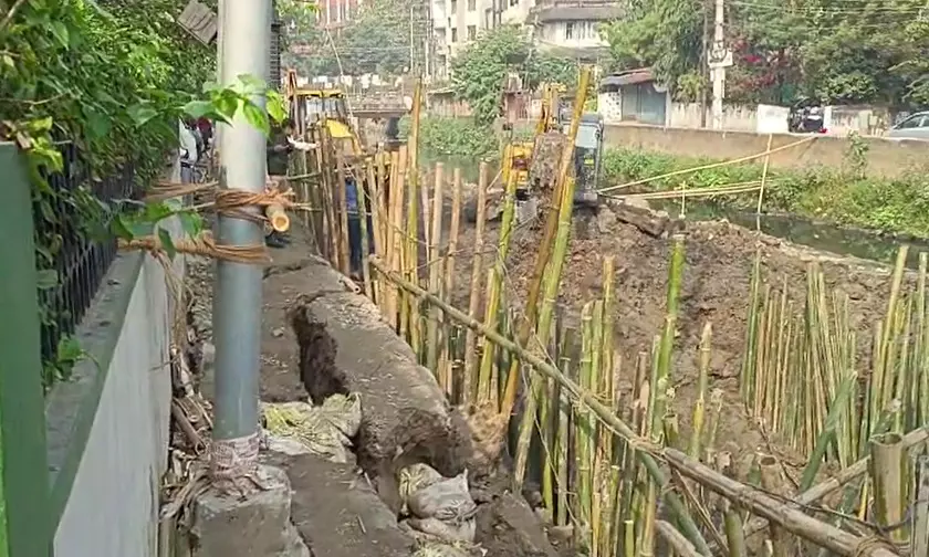 Guwahati: Bharalu guard wall collapses in Anil Nagar