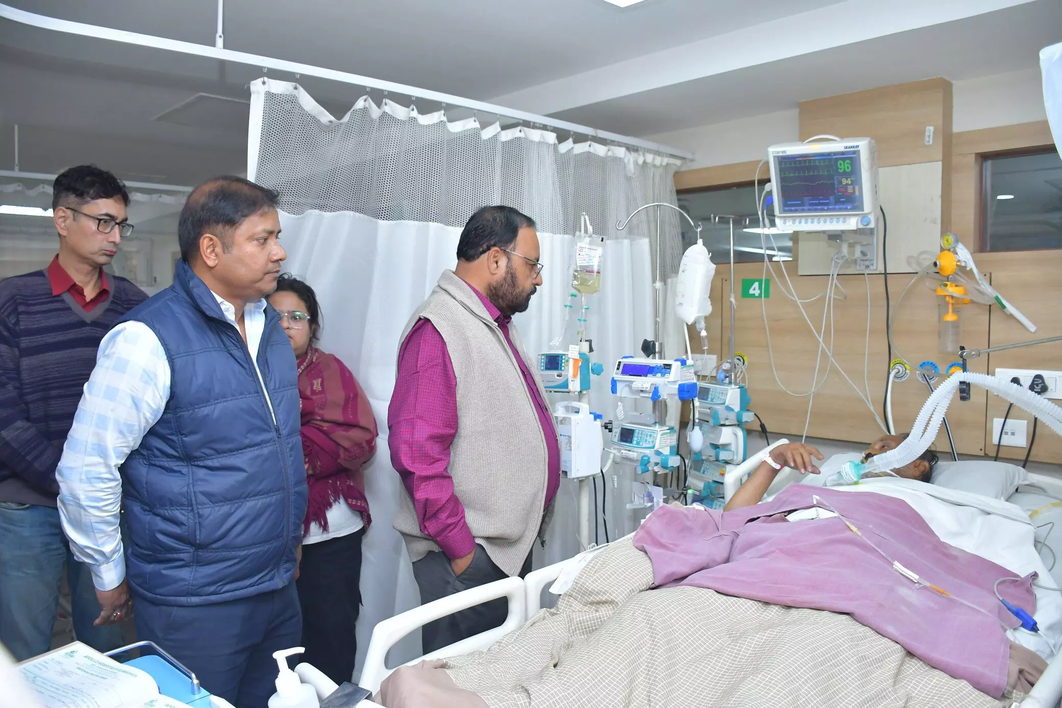 Guwahati: Keshab Mahanta visits Jayanta Das at Hospital