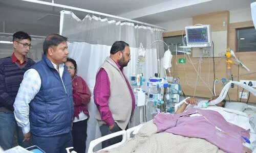 Guwahati: Keshab Mahanta visits Jayanta Das at Hospital