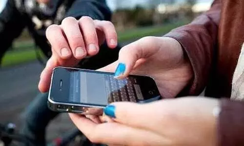 Guwahati: Bike-borne miscreants snatch mobile phone from woman