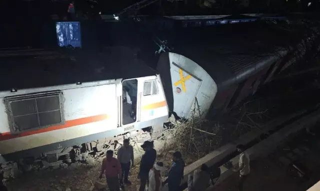 Four coaches, engine of superfast train derail in Ajmer; several injured Four coaches, engine of superfast train derail in Ajmer; several injured