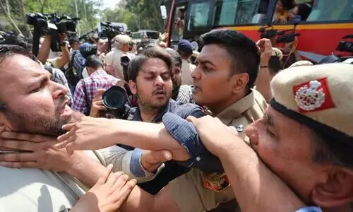 Media organisations demand probe into Delhi police assault on photojournalists