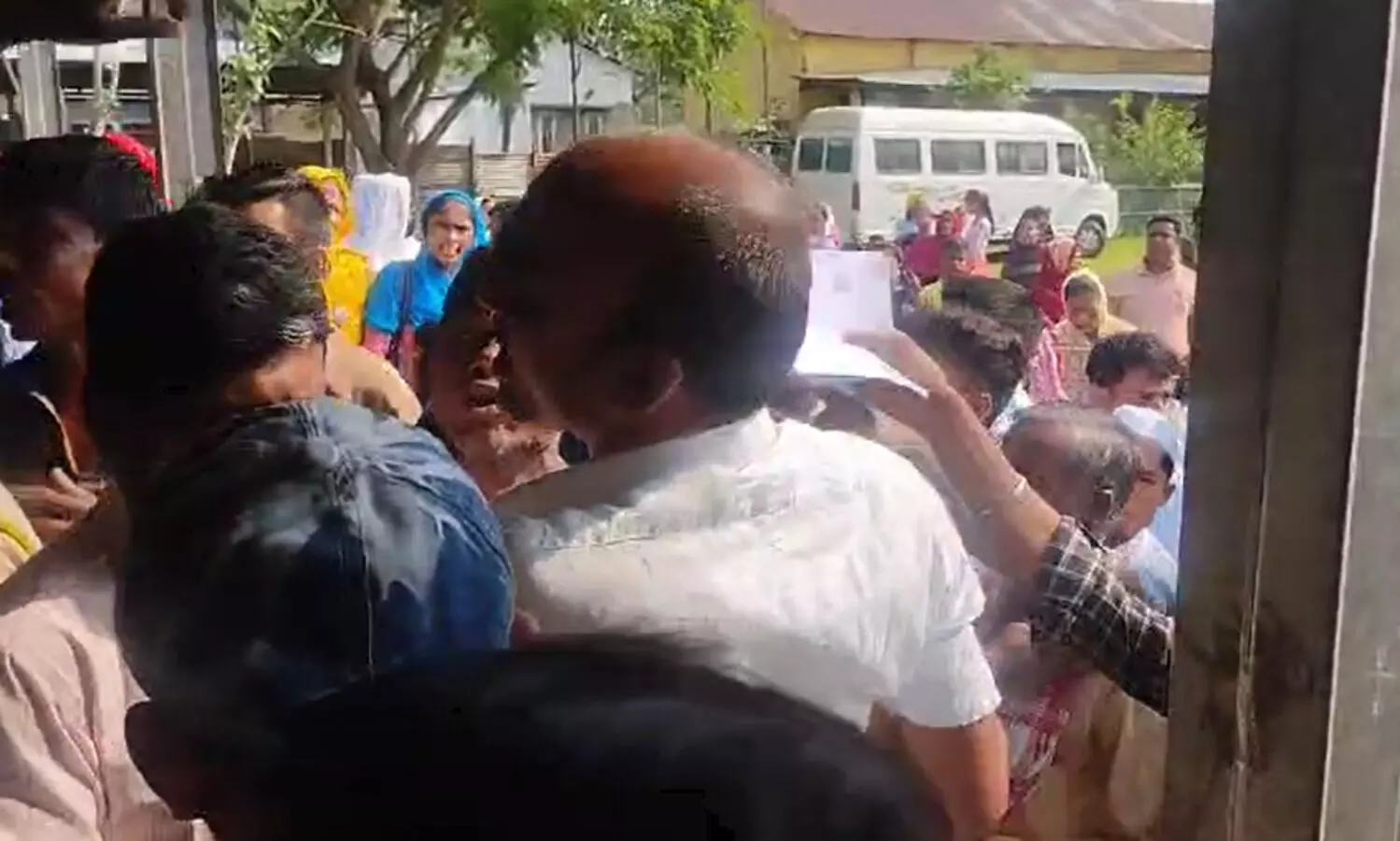 Nagaon: Chaos erupts at Laharighat polling station 