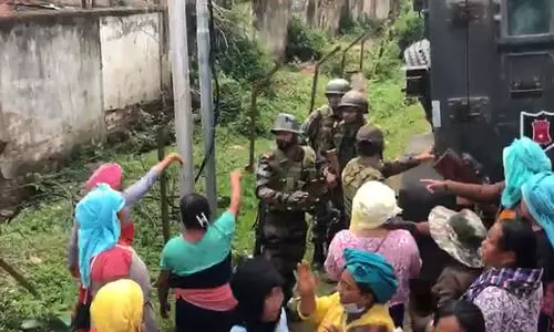 Manipur: Tension escalates in Kumbi as women block security convoy