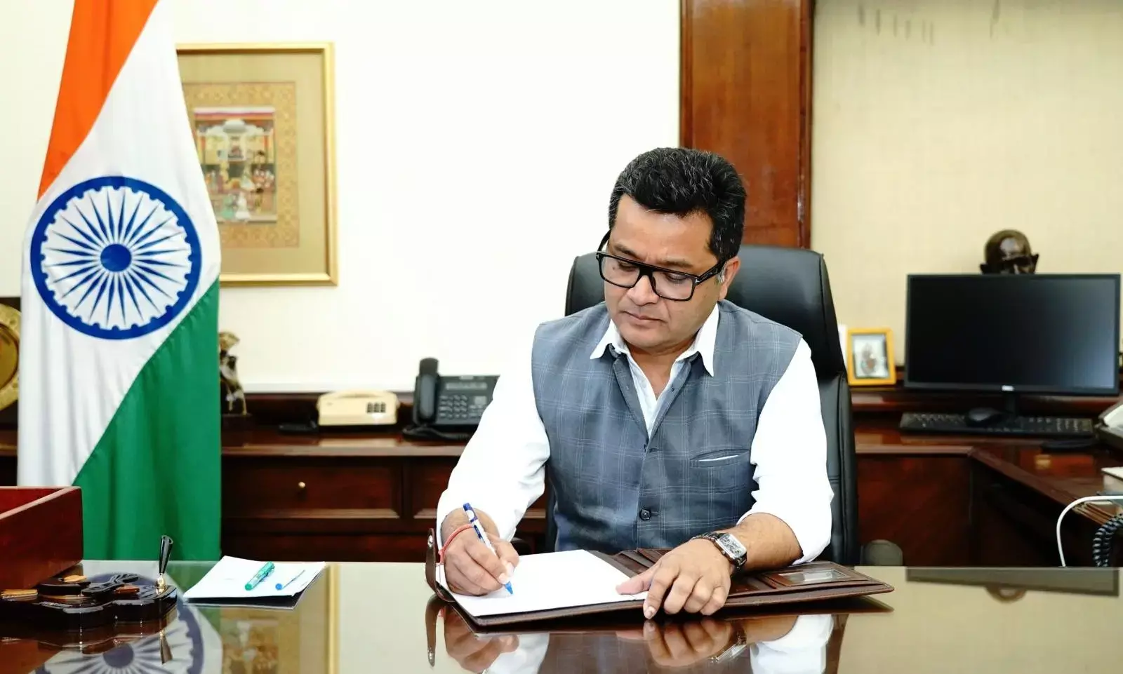 India sets $300-billion textile goal for 2030, export target $100 billion: Margherita