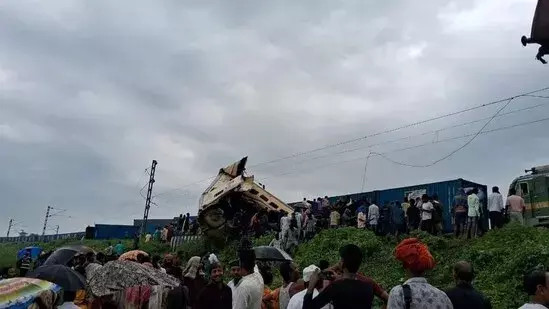 West Bengal: Goods train crashes into Kanchanjunga Express; 5 dead so far