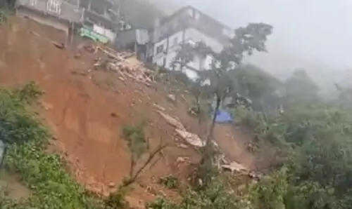 Landslide blocks road between Aizawls Chanmari and Ramhlun