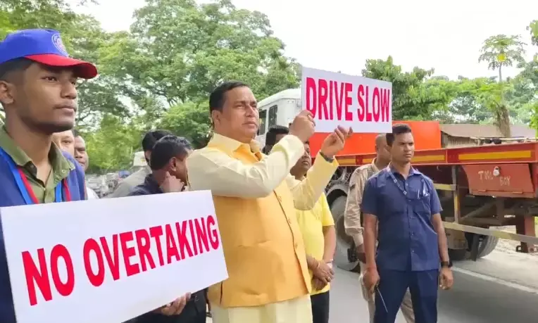 Tourism Minister in Assam urges safe driving in Kaziranga with placards Tourism Minister in Assam urges safe driving in Kaziranga with placards