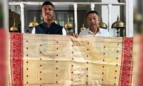 CM signs good luck gamosa for Lovlina Borgohain