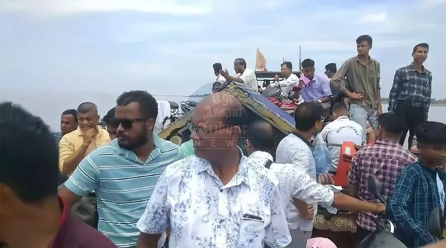 Assam: Ferry gets stuck in Brahmaputra River in Majuli Assam: Ferry gets stuck in Brahmaputra River in Majuli
