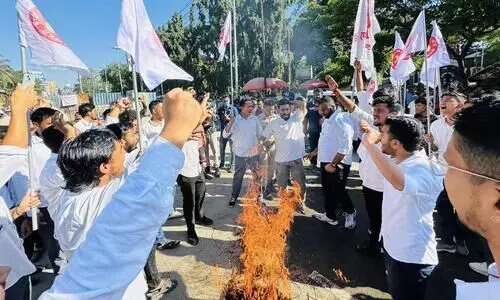Jorhat AASU protests against price rise, burns effigy of Consumer Affairs Minister