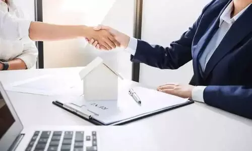 How to complete a Real Estate Online Course while traveling the world