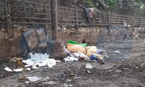 Garbage piles up near BSNL Bhawan as GMC turns a blind eye