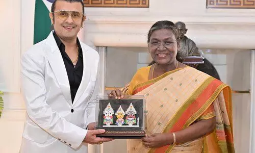 Sonu Nigam meets President of India Droupadi Murmu, performs at President’s Estate